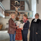 Austausch der Altarbibeln