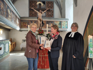Überreichen der Altarbibeln